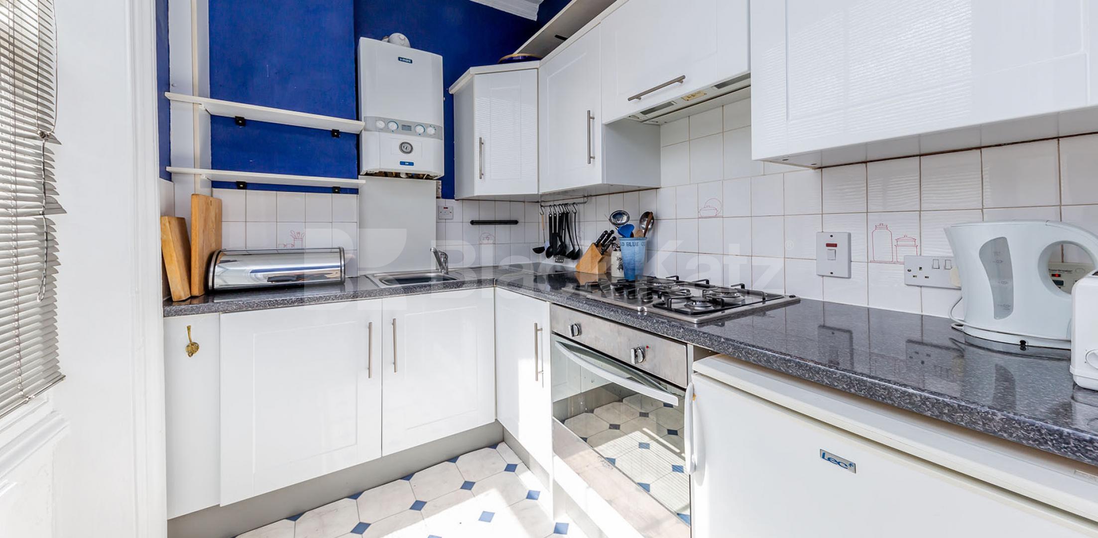 Spacious one bedroom set within a house with period features in Camden Agar Grove, Camden Square